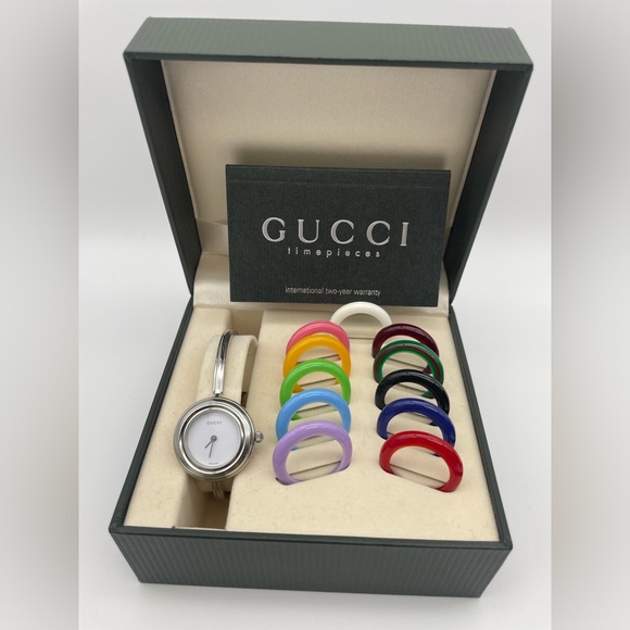Gucci Women's Watch with Interchangeable Colored Bezels - Picture 3 of 10